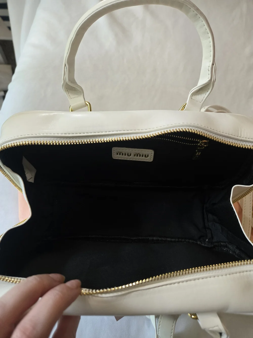 Gorgeous White Quilted Top-Handle Women’s Matelasse Leather Bag